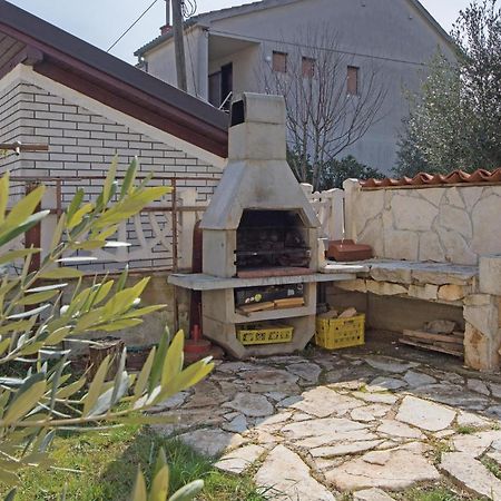Awesome Apartment In Fazana With Wifi Exterior photo