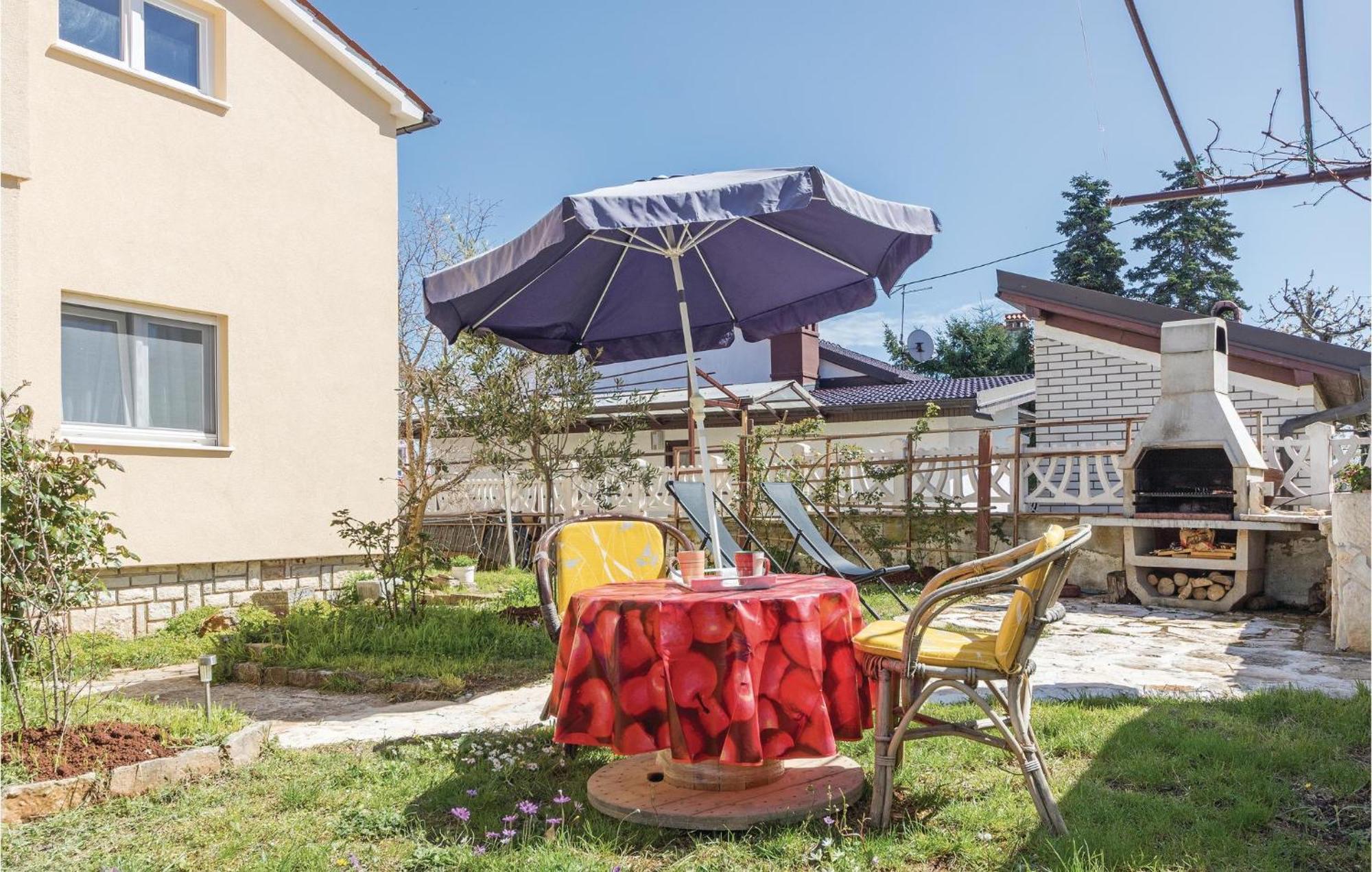 Awesome Apartment In Fazana With Wifi Exterior photo
